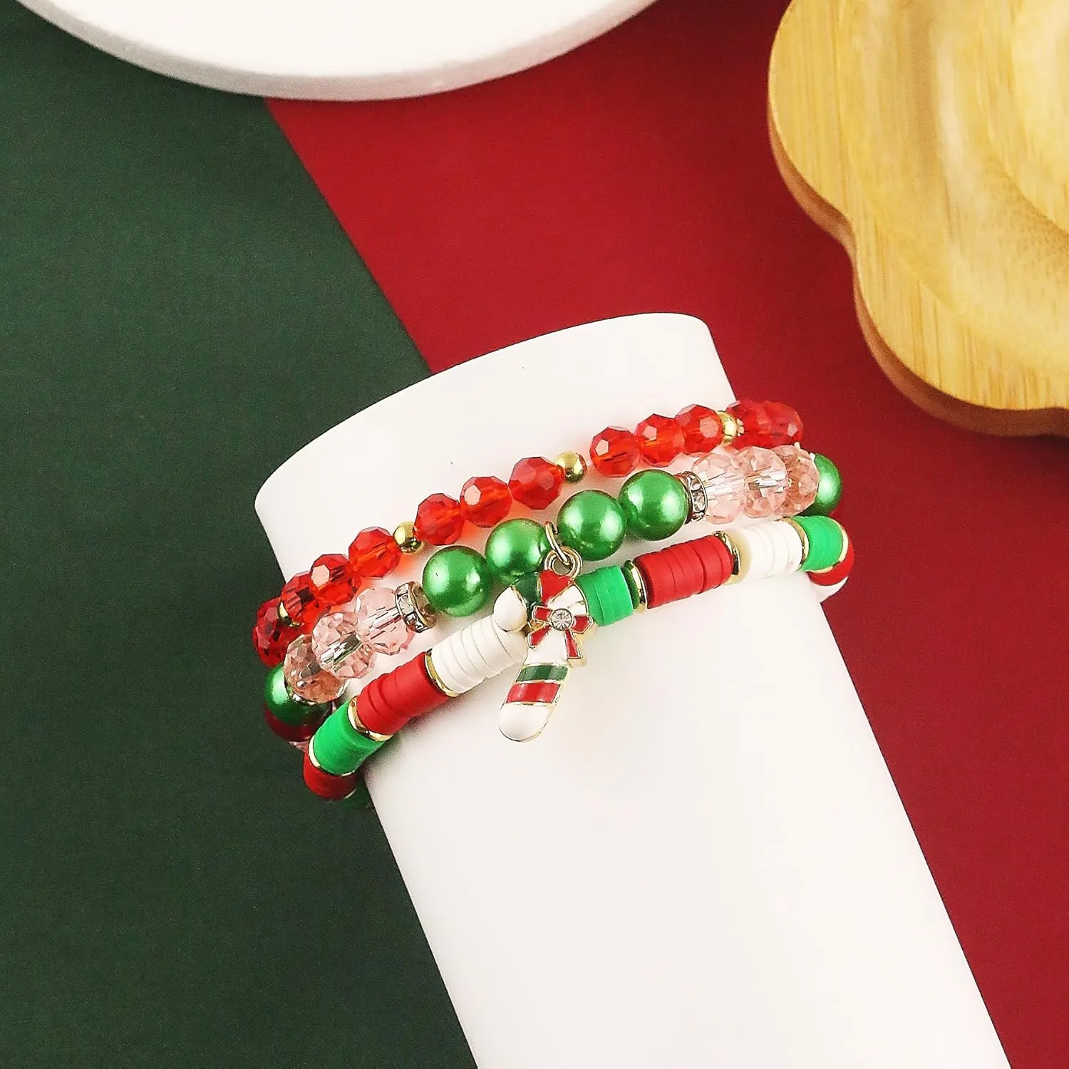 Christmas Bracelets for Women White Red Green Disc Clay Beaded Stretch Xmas Bracelets Christmas Heishi Bracelets Christmas Stackable Layering Friendship Bracelets for Women