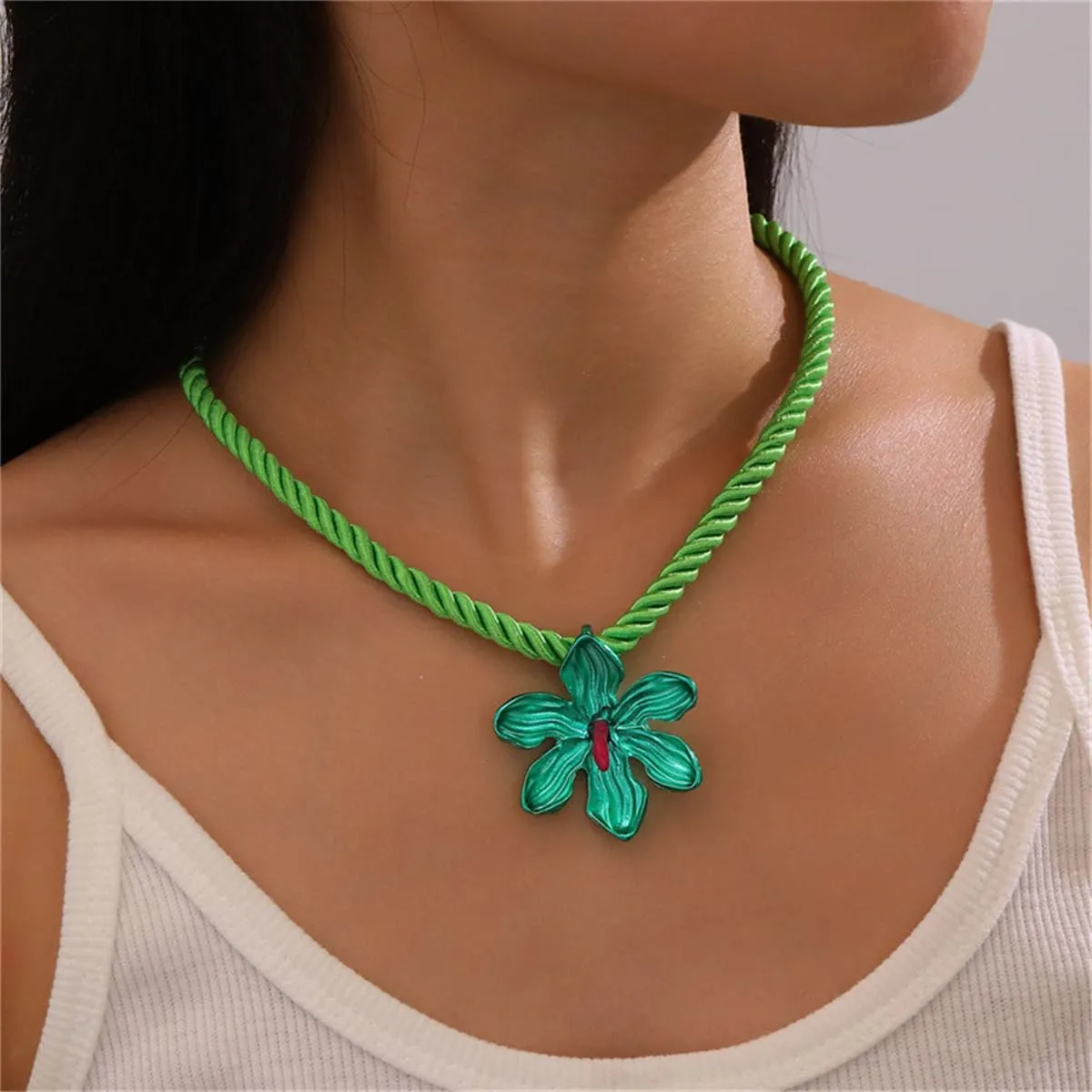 Chunky Flower Pendant Necklace,Colorful Flower Necklace Boho Dainty Winter Sweater Necklace Exaggerated Floral Wax Rope Choker Aesthetic Statement Necklace Accessories Jewelry for Women