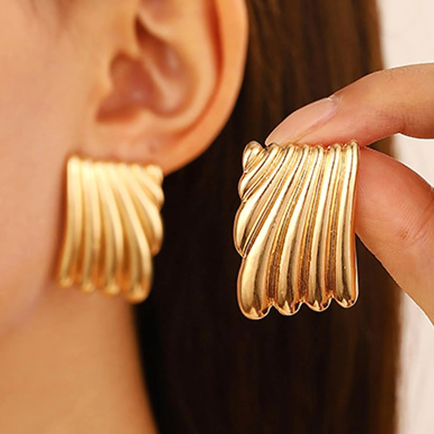 Chunky Gold Earrings Statement Earrings for Women Gold Seashell Starfish Earrings Ocean Summer Beach Jewelry Irregular Exaggerated Geometric Earrings Jewelry Gifts