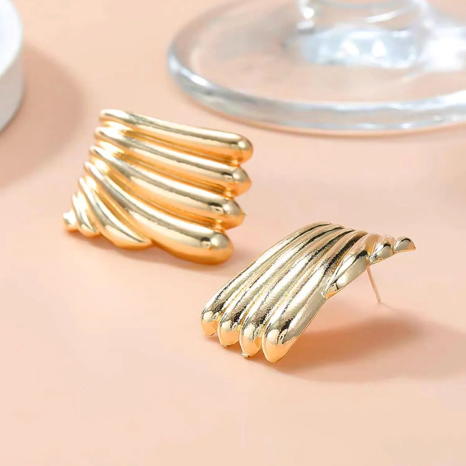 Chunky Gold Earrings Statement Earrings for Women Gold Seashell Starfish Earrings Ocean Summer Beach Jewelry Irregular Exaggerated Geometric Earrings Jewelry Gifts