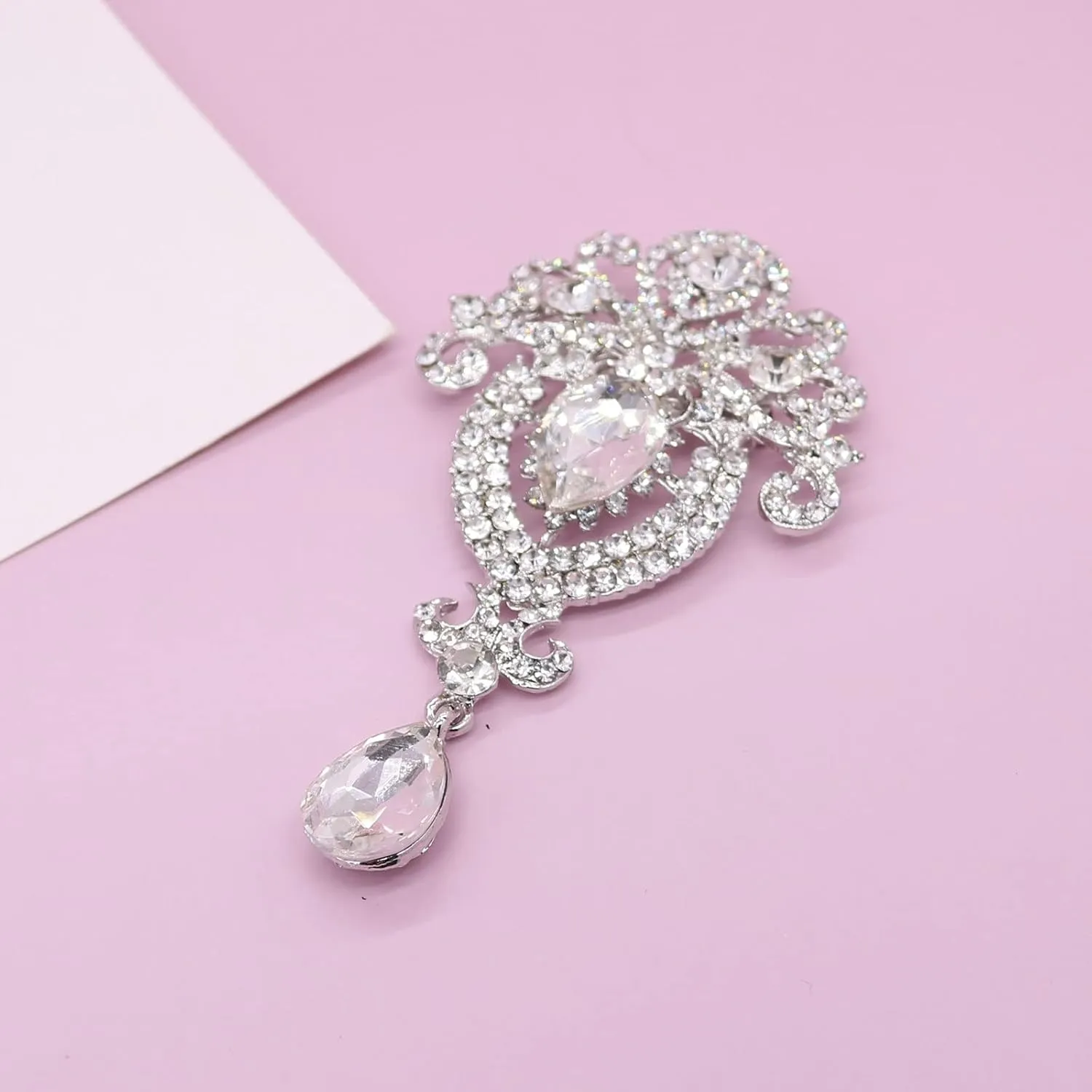 Crystal Pearl Flower Brooches Pins Fashion Beautiful Created Rhinestone Floral Brooch Good Idea for Party Dance Wedding Banquet for Elegant Women Girl