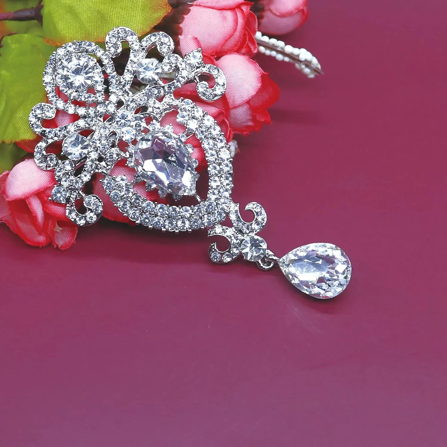 Crystal Pearl Flower Brooches Pins Fashion Beautiful Created Rhinestone Floral Brooch Good Idea for Party Dance Wedding Banquet for Elegant Women Girl