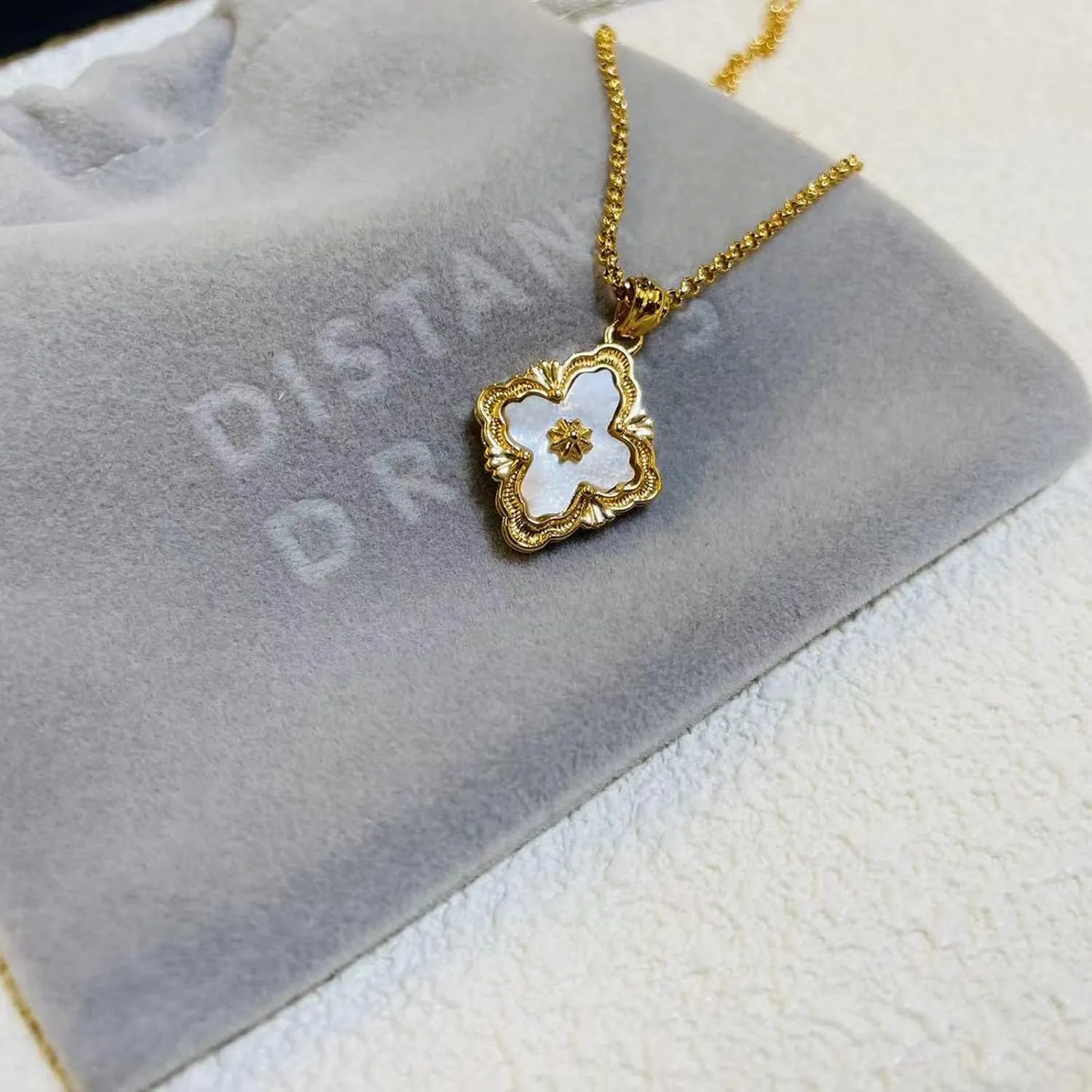 DISTANT DRUMS Gold Clover Jewelry for Women, Double-Sided Pendant by 18K Gold-plated with Gemstone inlaid Shell Pearl Pendant Necklace,Bracelet,Earrings,Gold Jewelry Set for Women