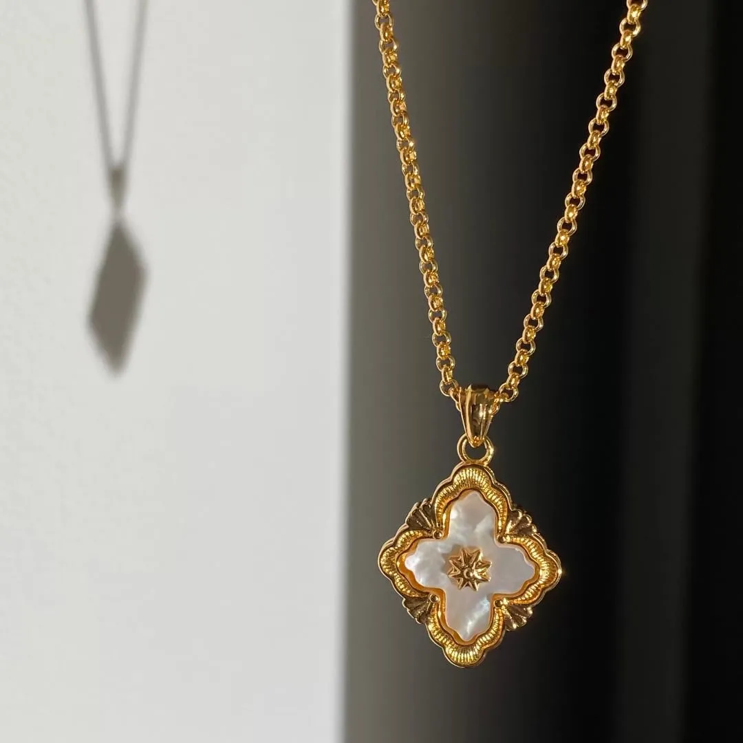 DISTANT DRUMS Gold Clover Jewelry for Women, Double-Sided Pendant by 18K Gold-plated with Gemstone inlaid Shell Pearl Pendant Necklace,Bracelet,Earrings,Gold Jewelry Set for Women