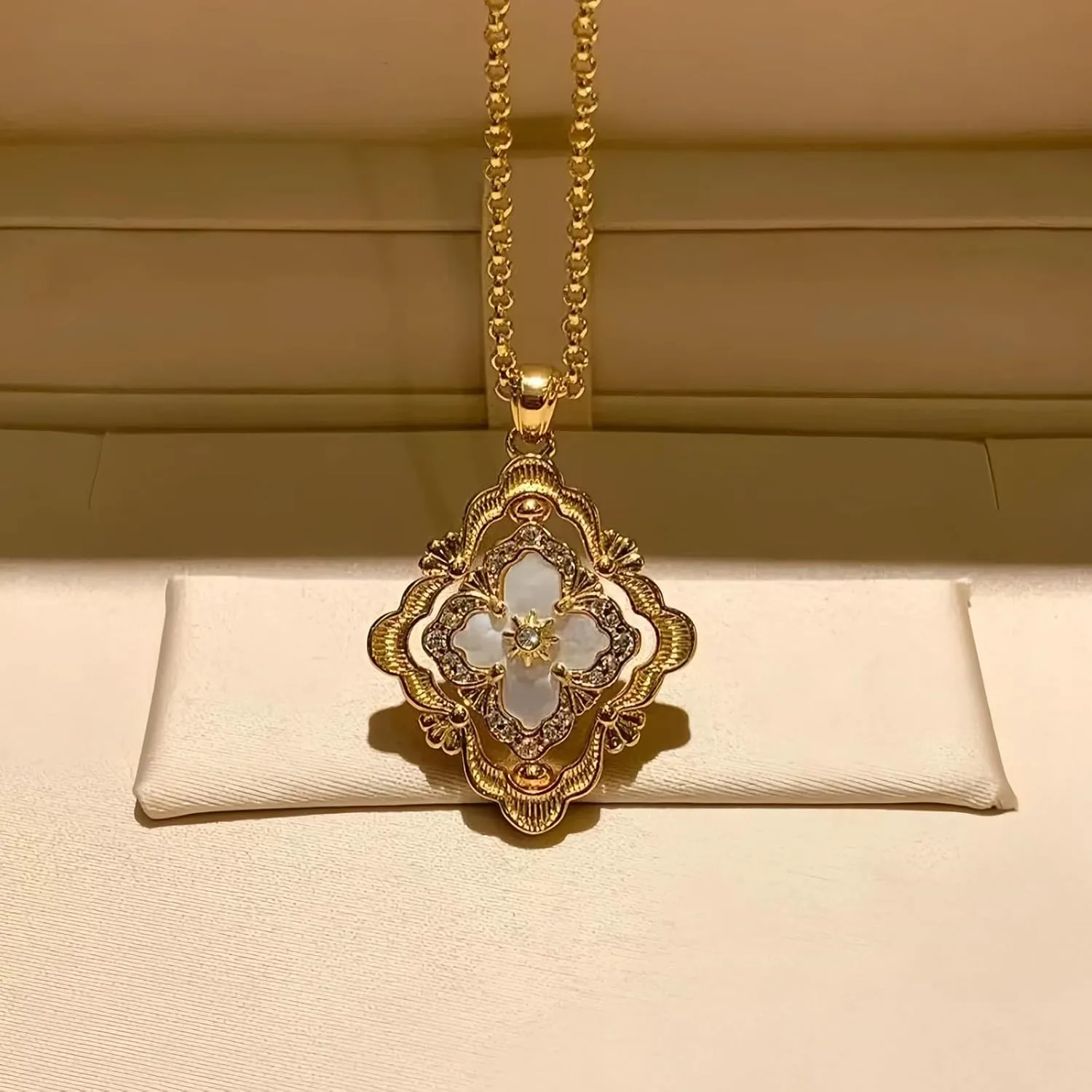 DISTANT DRUMS Gold Clover Jewelry for Women, Double-Sided Pendant by 18K Gold-plated with Gemstone inlaid Shell Pearl Pendant Necklace,Bracelet,Earrings,Gold Jewelry Set for Women