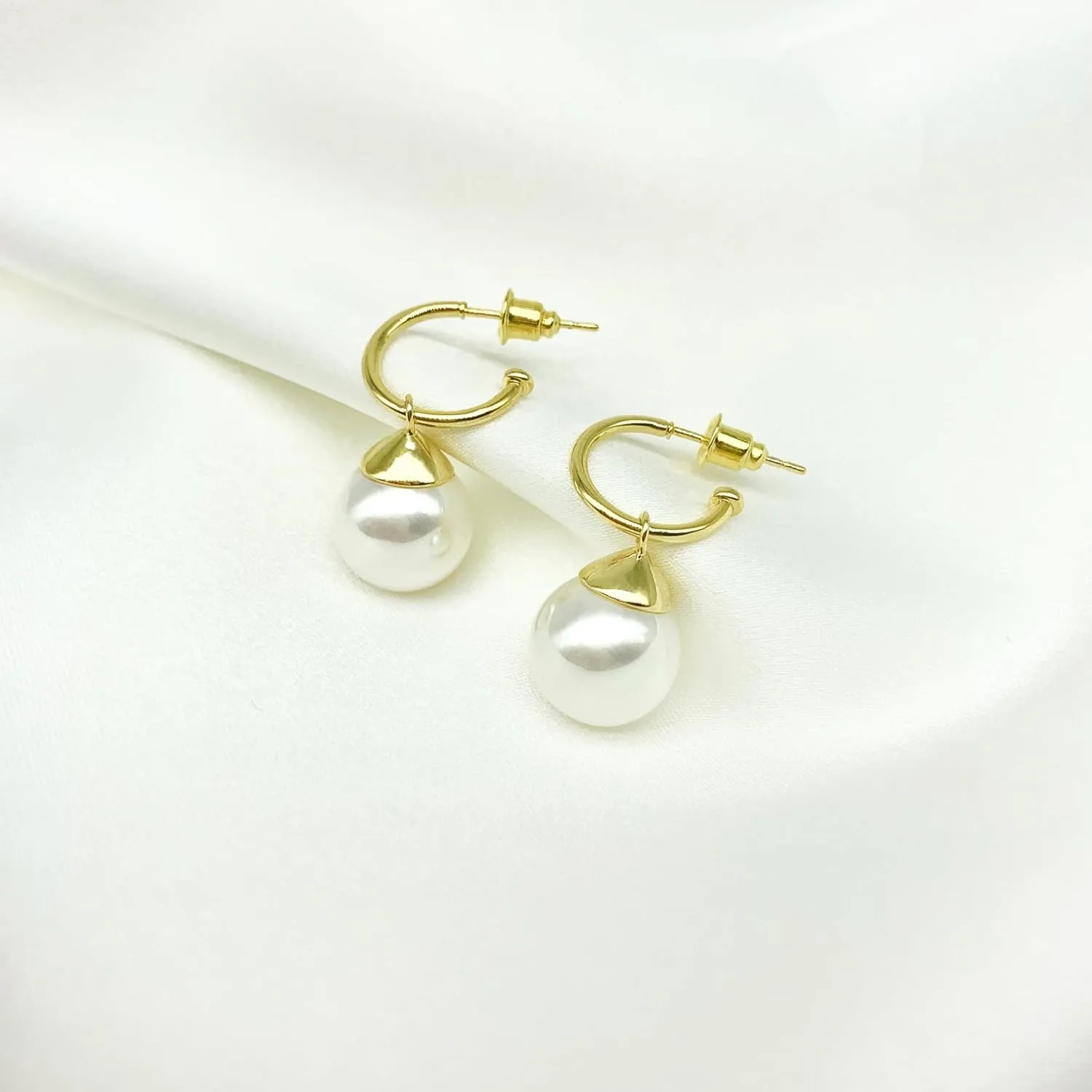 Faux Pearl Hoop Stud Earrings Twisted Rope Round Hoop Earrings for Women Lightweight Pearl Drop Earrings