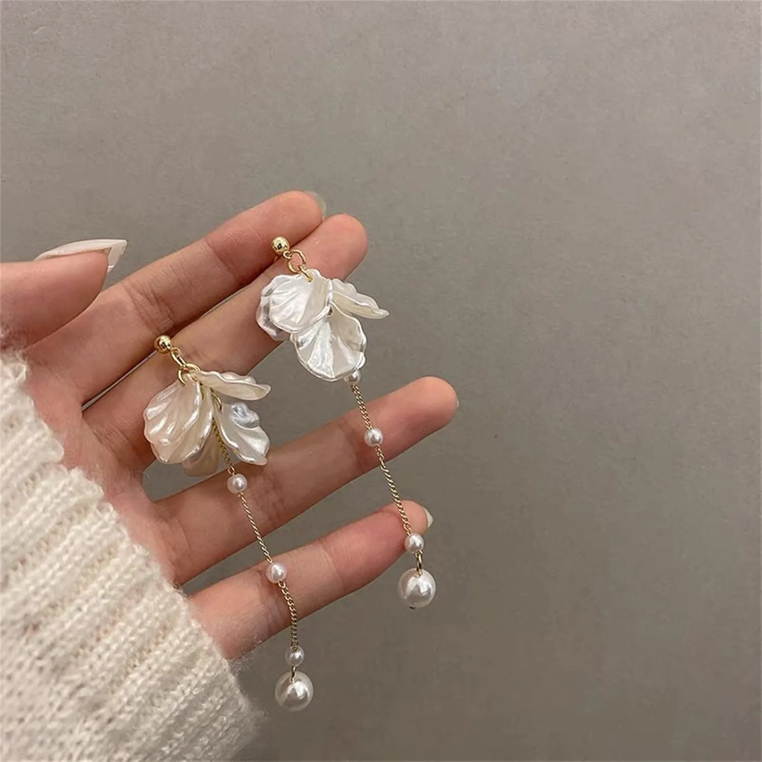 Flower Earrings for Women Elegant Shell shaped white petal tassel Spring Dangle Drop earrings Charm Post Long Fringe Pearl Pendant Petal Stud Bride Wedding Jewelry Gifts