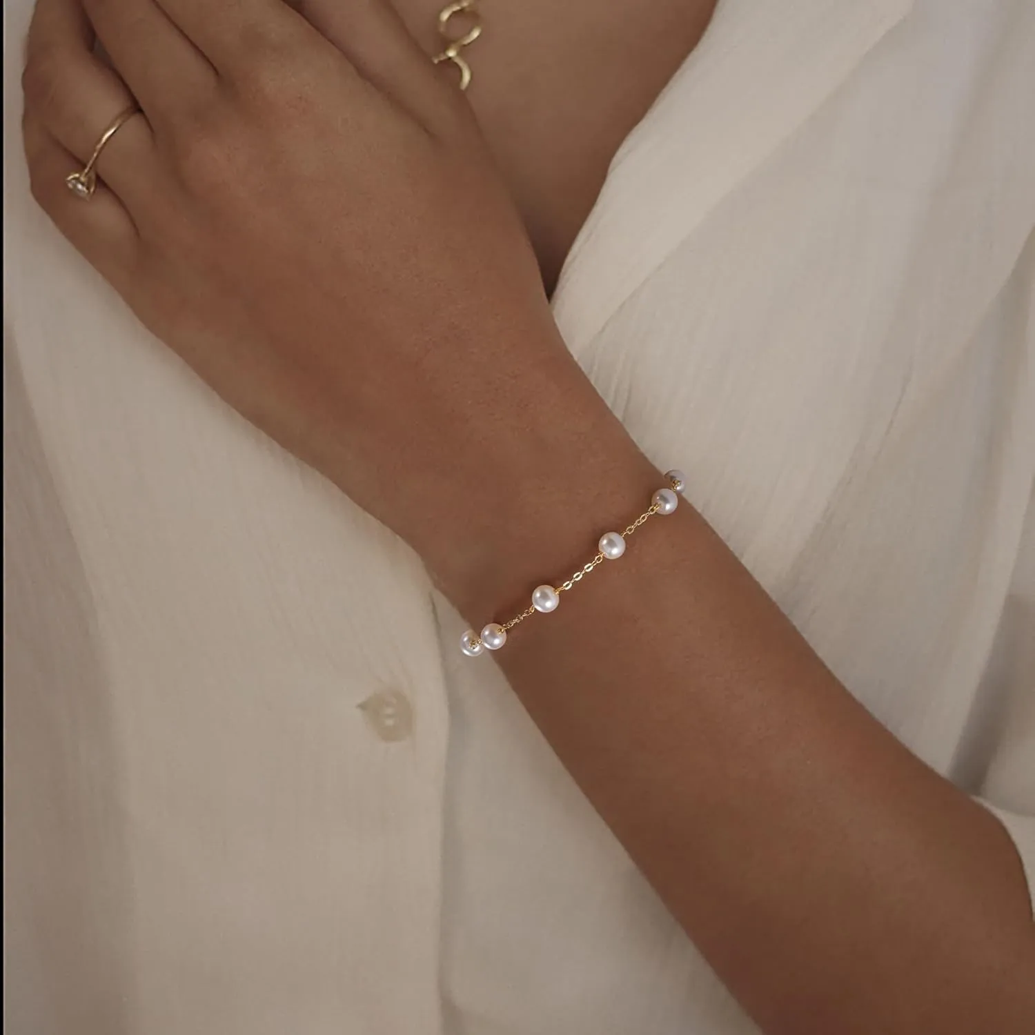 Gold Bracelets for Women-14K Gold Plated Pearl Bracelets for Women Daisy Pearl Flower Gold Beaded Station Pearl Bracelets