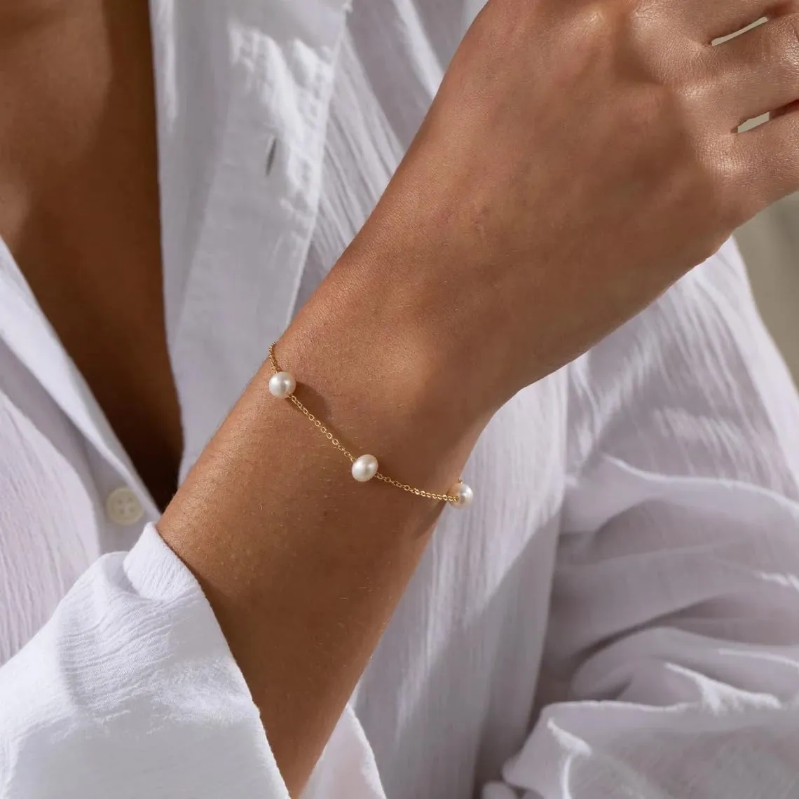 Gold Bracelets for Women-14K Gold Plated Pearl Bracelets for Women Daisy Pearl Flower Gold Beaded Station Pearl Bracelets