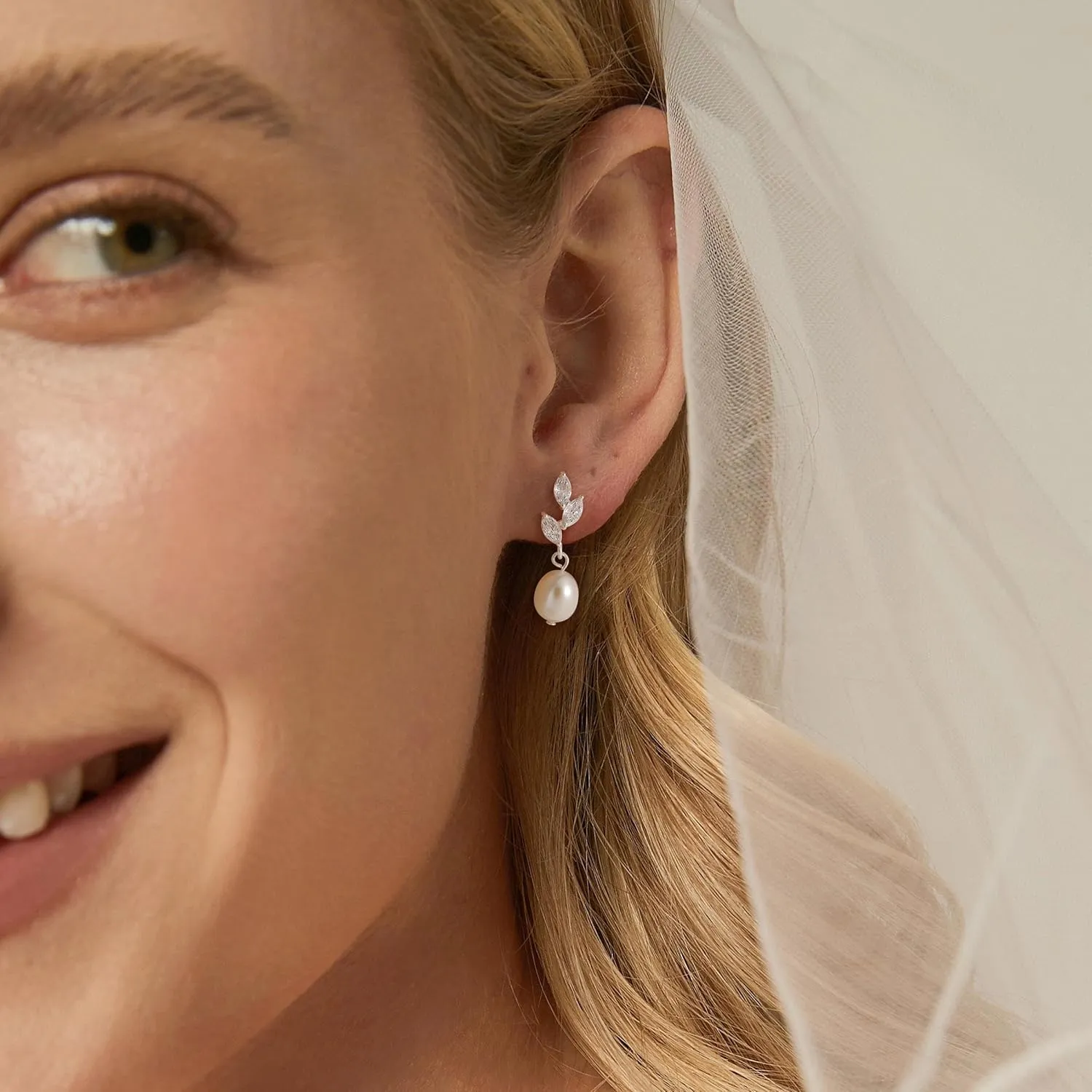 Gold Earrings for Women,14k Gold Plated Pearl Drop Earring Dainty Gold Bridal Prom Earrings Small Cute Stud Earring Wedding Dangle Earrings for Women Trendy Prom Bride Jewelry Gifts