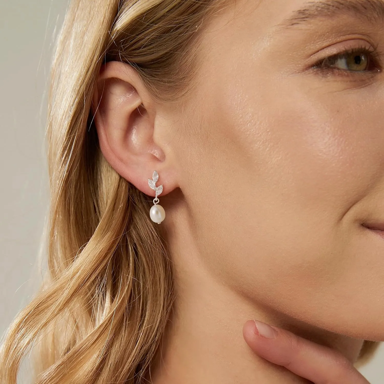 Gold Earrings for Women,14k Gold Plated Pearl Drop Earring Dainty Gold Bridal Prom Earrings Small Cute Stud Earring Wedding Dangle Earrings for Women Trendy Prom Bride Jewelry Gifts