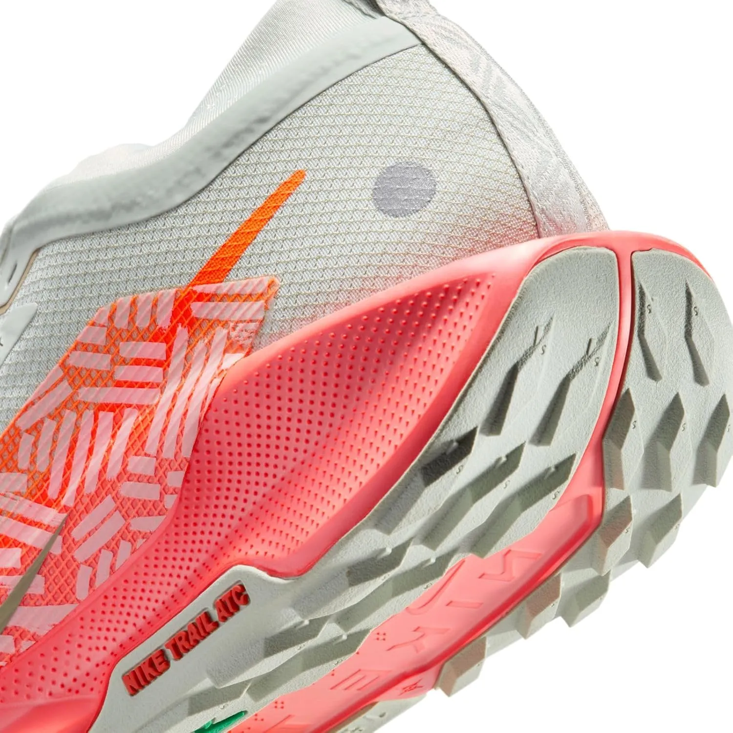 Nike Pegasus Trail 5 GORE-TEX Men's Waterproof Trail Running Shoes