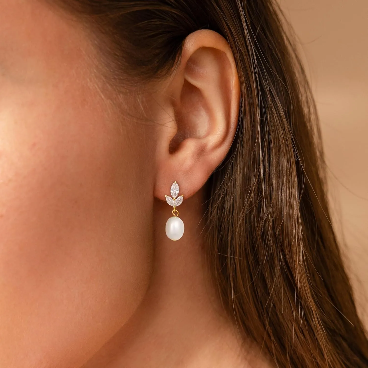 Pearl Earrings for Women Trendy, 14k Gold Plated Freshwater CZ Leaf Pearl Dangle Drop Gold Earrings Lightweight Hypoallergenic Stud Earring Bridesmaid Wedding Gold Jewelry for Women Gifts