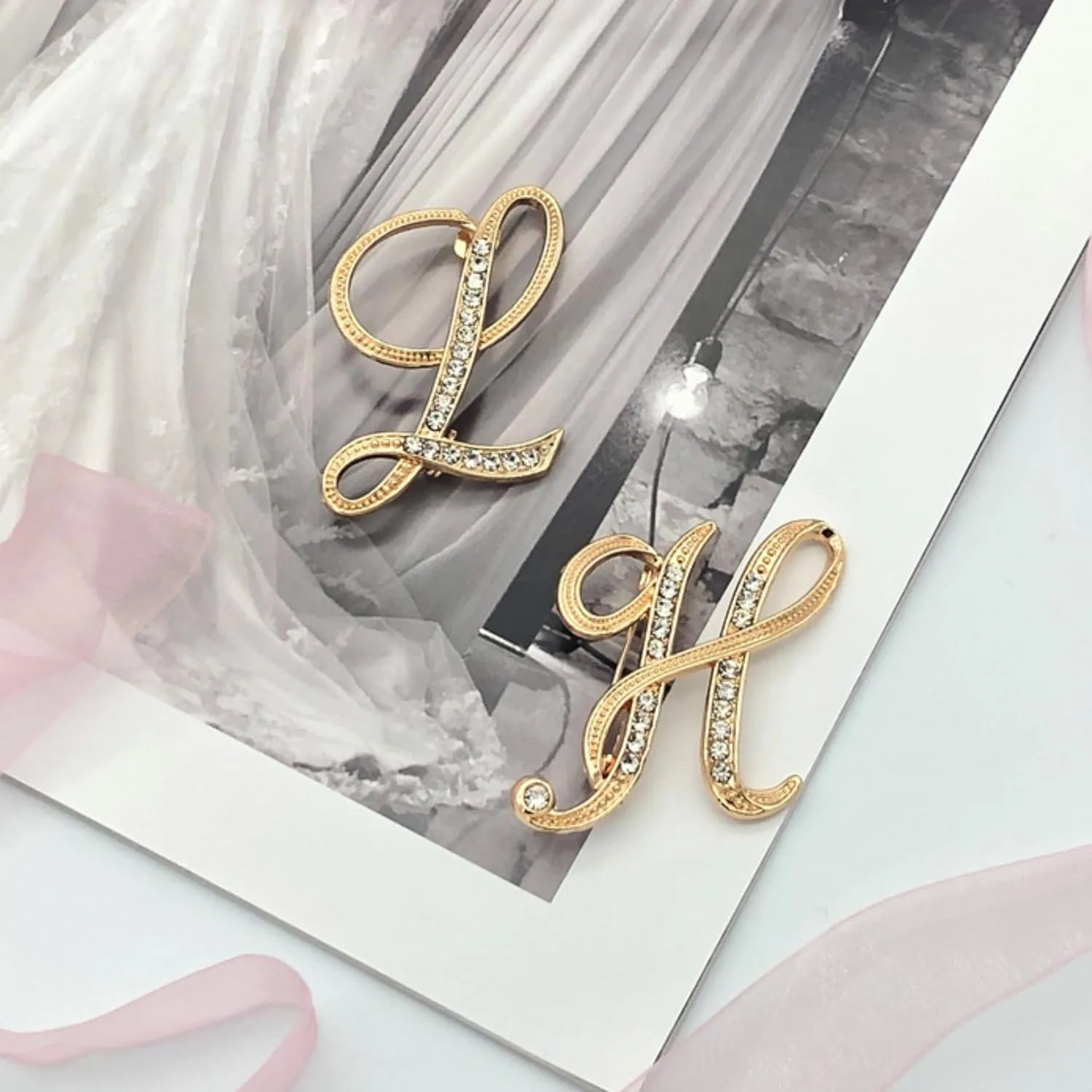 Rhinestone Initial Brooch Pin for Women, Alphabet Gold Letter Brooch A-Z with Crystal, Metal Pin for Hat Bag Dress Suit Accessory for Men