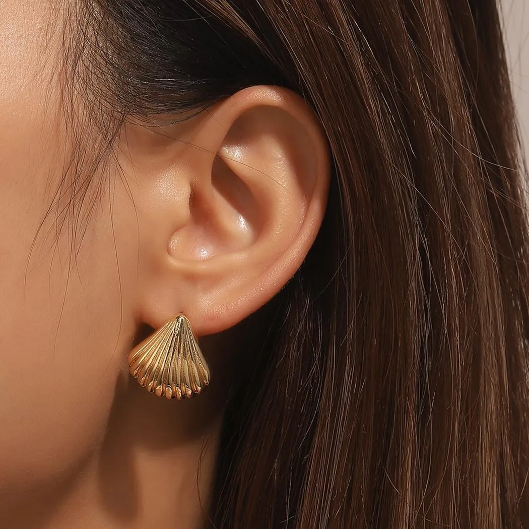 Seashell Gold/Silver Earrings Chunky Gold Hoop Earrings for Women Lightweight Seashell Stud Earrings Fashion Jewelry Summer Beach Ocean Jewelry Gift