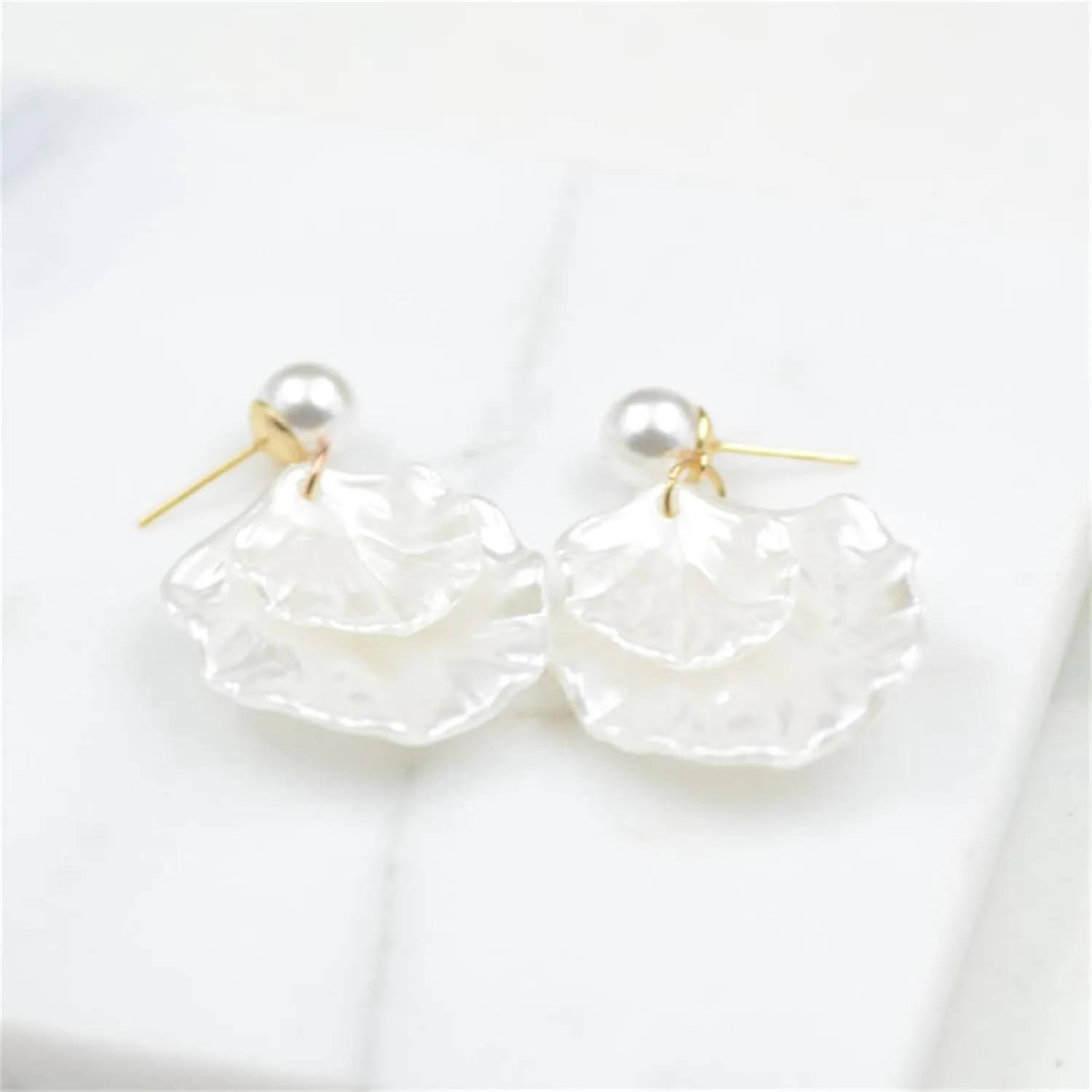 Seashell Pearl Stud Earrings for Women Ocean Sea Theme Sweet Double Layer Acrylic Shell Lightweight Dangle Drop Earrings for Summer Beach Holiday Halloween Party Jewelry Accessories