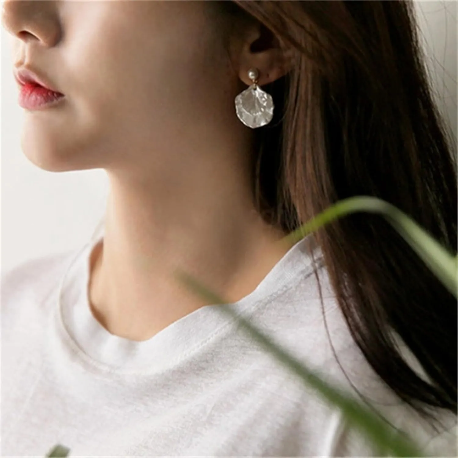 Seashell Pearl Stud Earrings for Women Ocean Sea Theme Sweet Double Layer Acrylic Shell Lightweight Dangle Drop Earrings for Summer Beach Holiday Halloween Party Jewelry Accessories