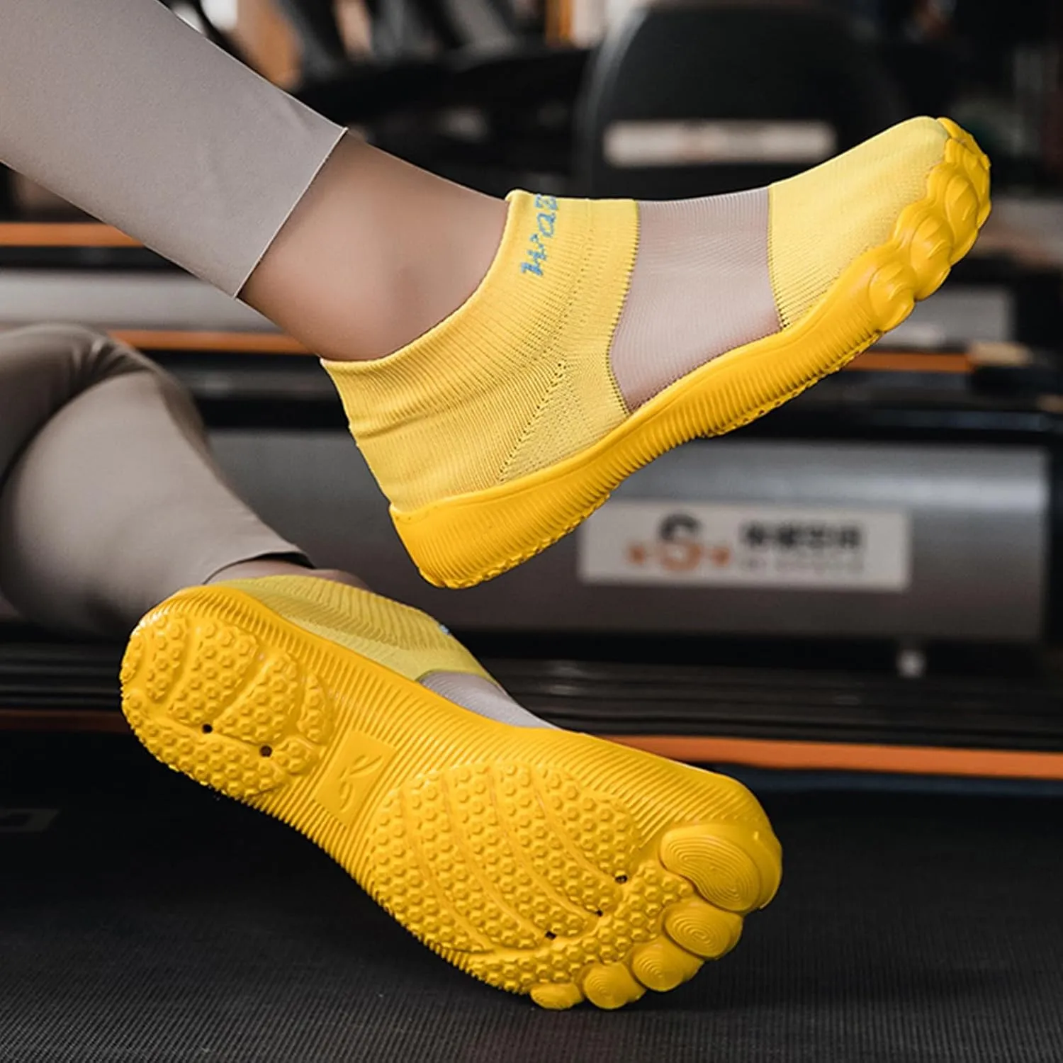 Women's Fashion Sneakers Quick-Dry Barefoot Beach Swim Shoes Unisex Athletic Hiking Shoes Comfy Casual Non Slip Lightweight Breathable Sneakers